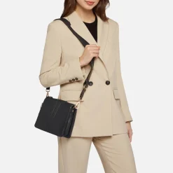 CLARISSY WOMAN