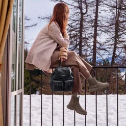 FALORIA WOMAN