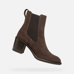FARNIA WOMAN